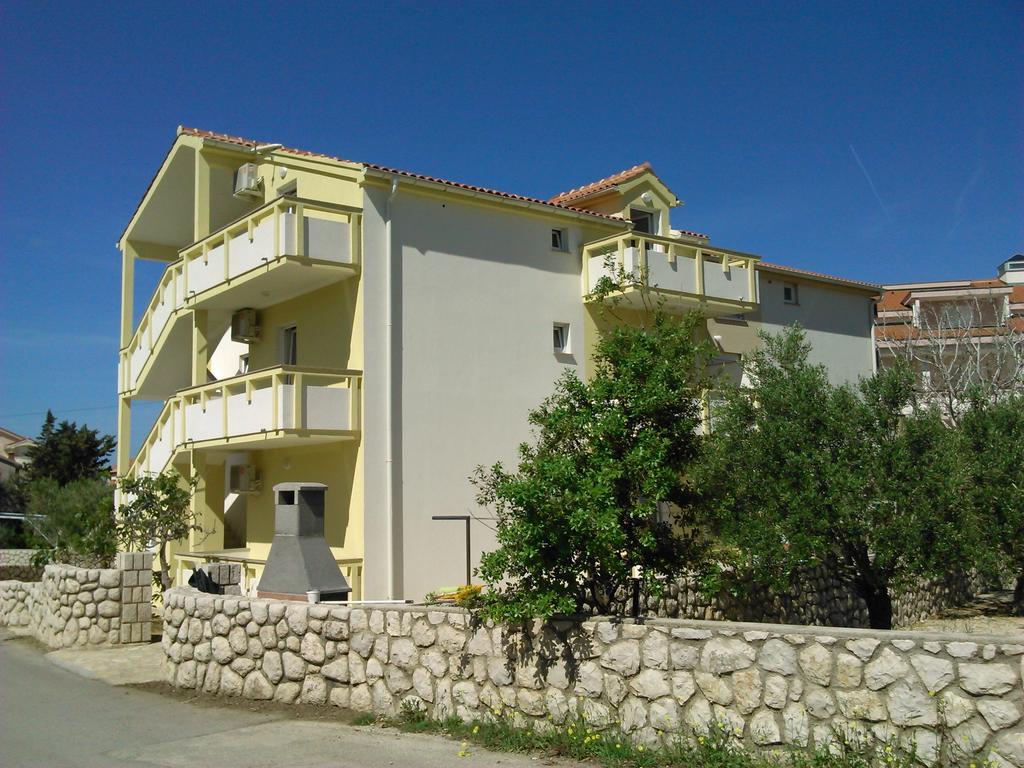 Apartments Jasmina Novalja Buitenkant foto