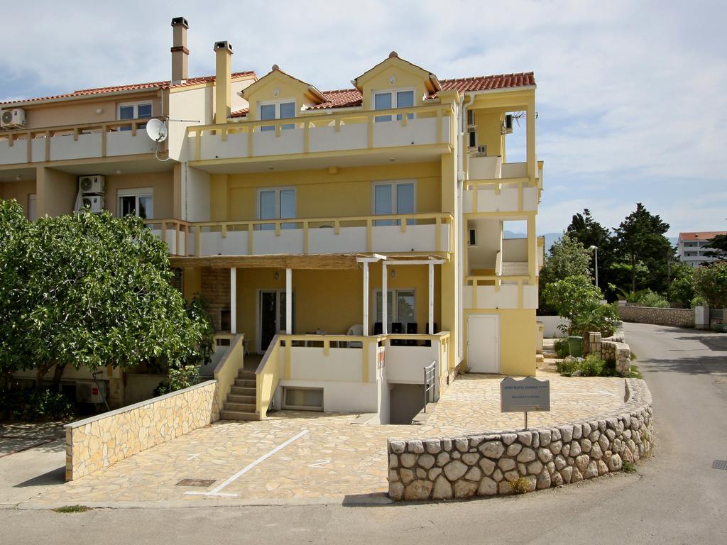 Apartments Jasmina Novalja Buitenkant foto