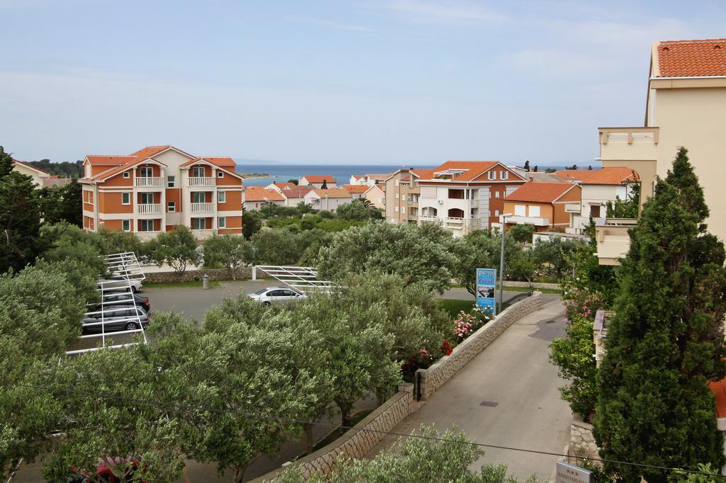 Apartments Jasmina Novalja Buitenkant foto