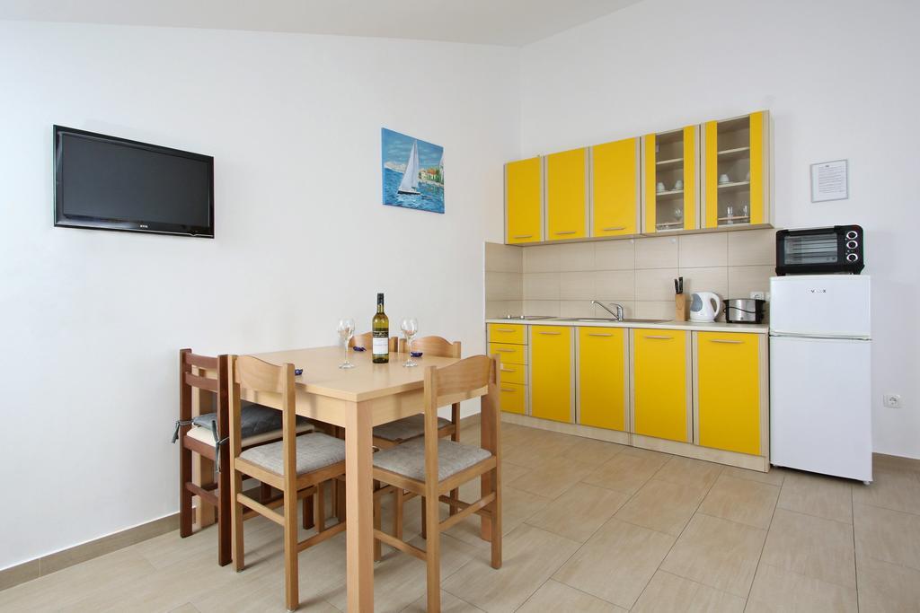 Apartments Jasmina Novalja Buitenkant foto