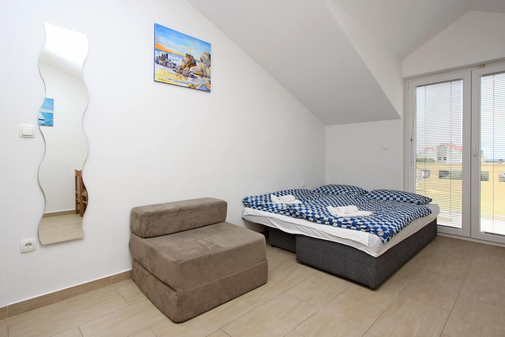 Apartments Jasmina Novalja Buitenkant foto