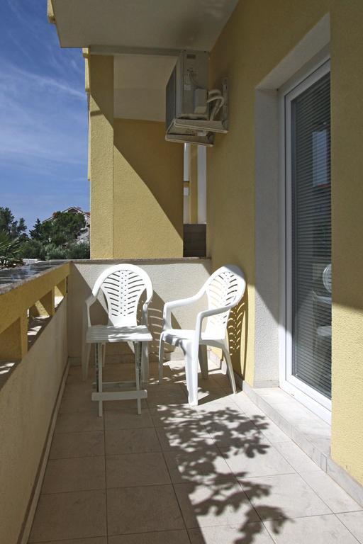 Apartments Jasmina Novalja Buitenkant foto